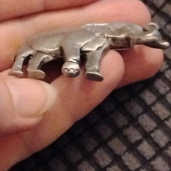 Silver Tone Elephant Figurine Brooch Pin - Picture 9 of 9